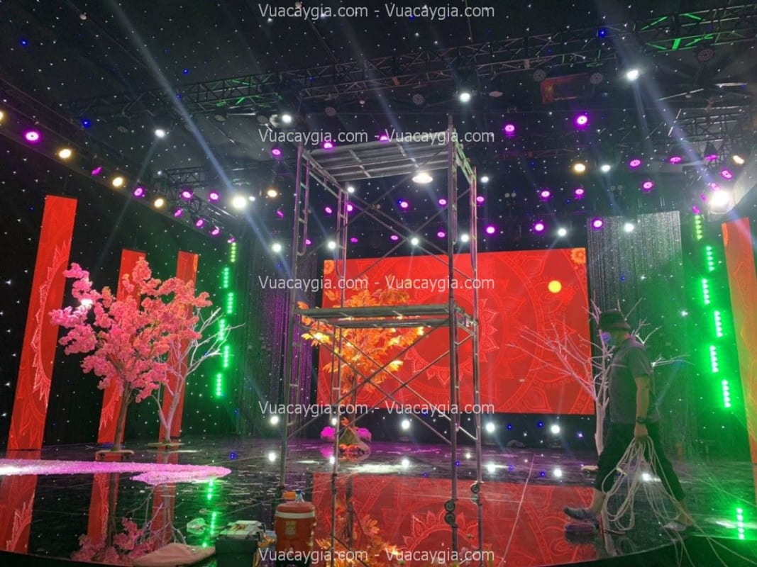 decor cây giả sân khấu