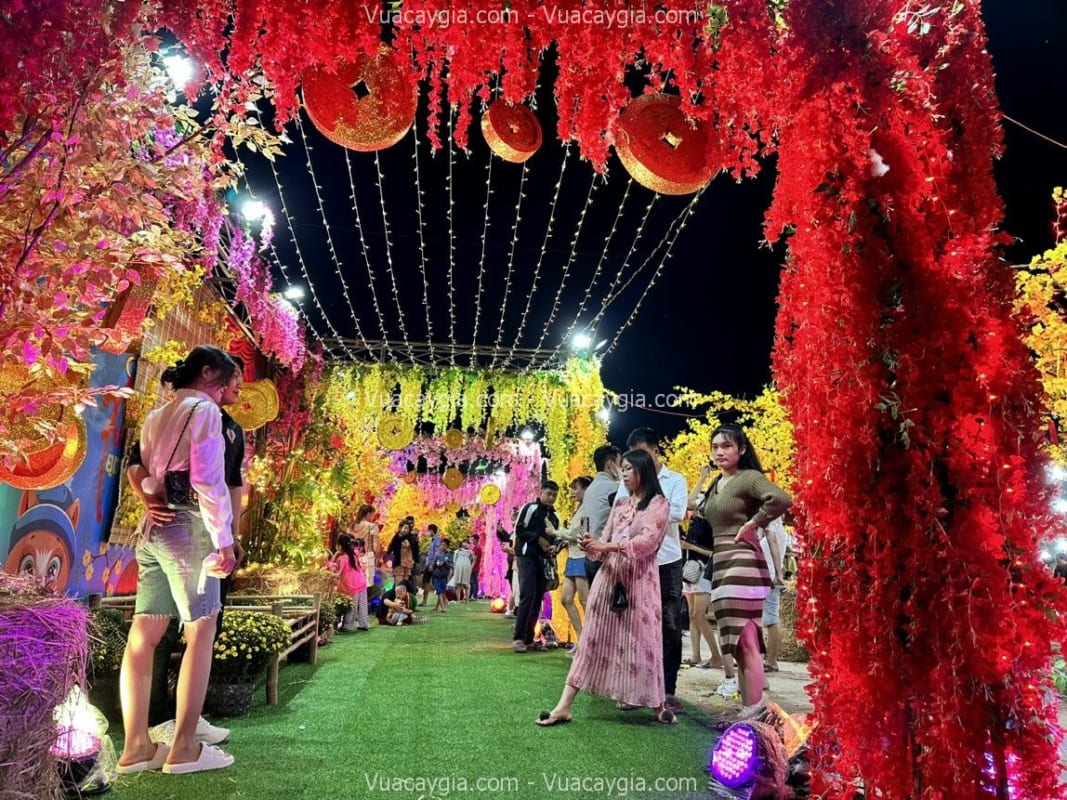 Cây cổ thụ giả hoa vàng