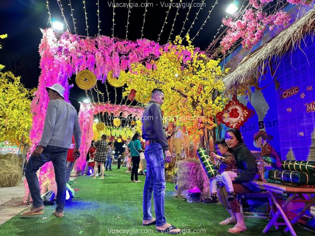 Cây cổ thụ giả hoa vàng